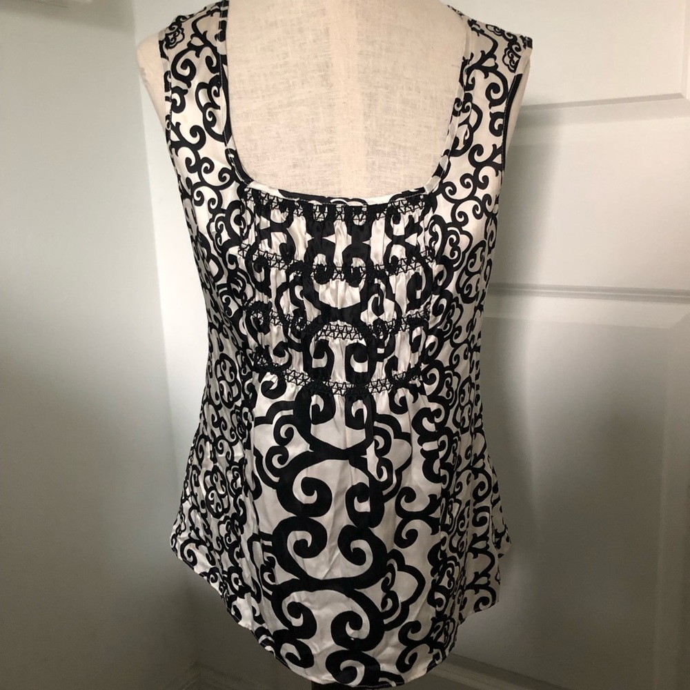 White House Black Market Black & White Printed Scoop Neck Blouse